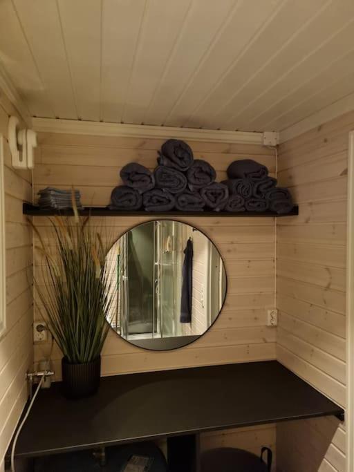 Off-The-Grid Cabin On The Island Of Senja In Northern Norway Brygghaugen Zewnętrze zdjęcie