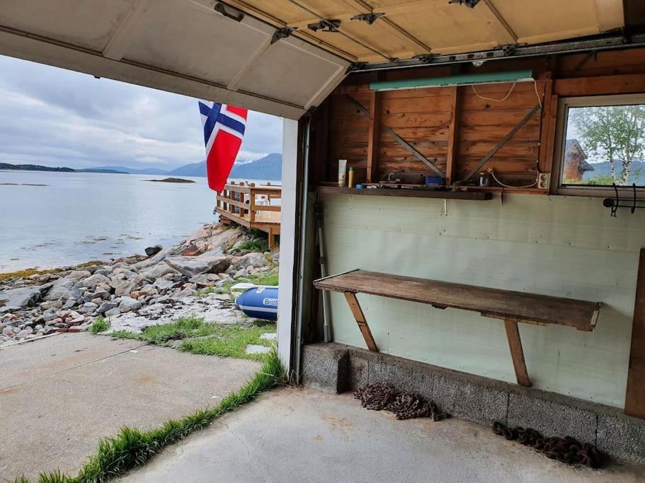 Off-The-Grid Cabin On The Island Of Senja In Northern Norway Brygghaugen Zewnętrze zdjęcie